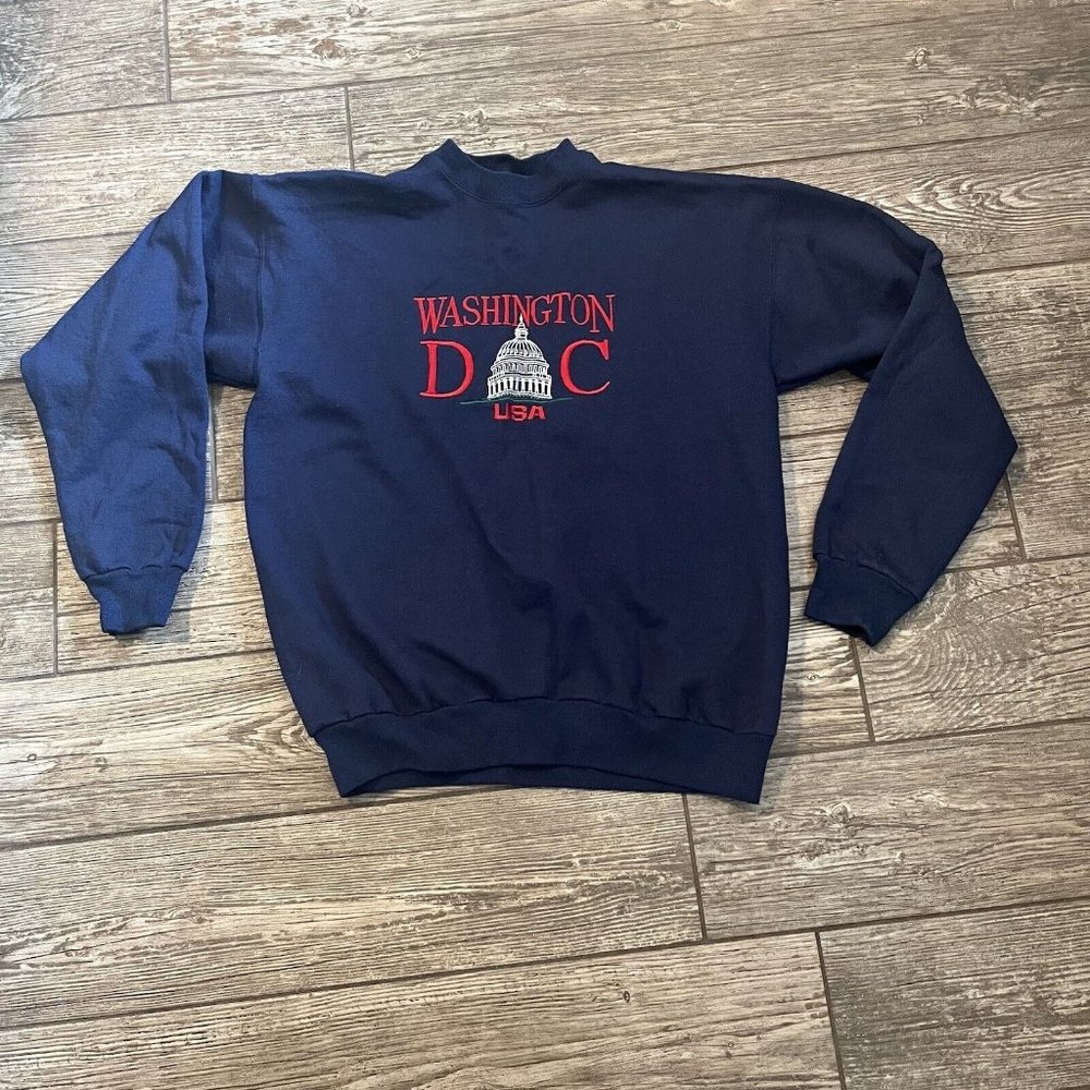 Washington DC Vintage 90’s Crewneck Sweatshirt Navy Blue Medium Embroidered USA